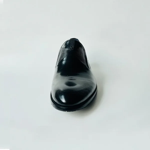Men dress shoe in black cow leather and embossed leather