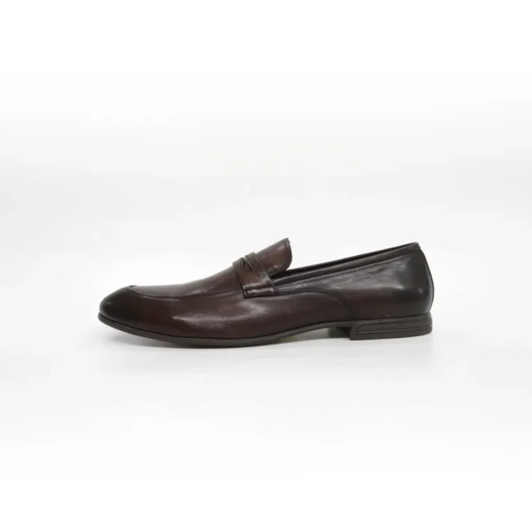 Men dress shoe in burgundy genuine leather