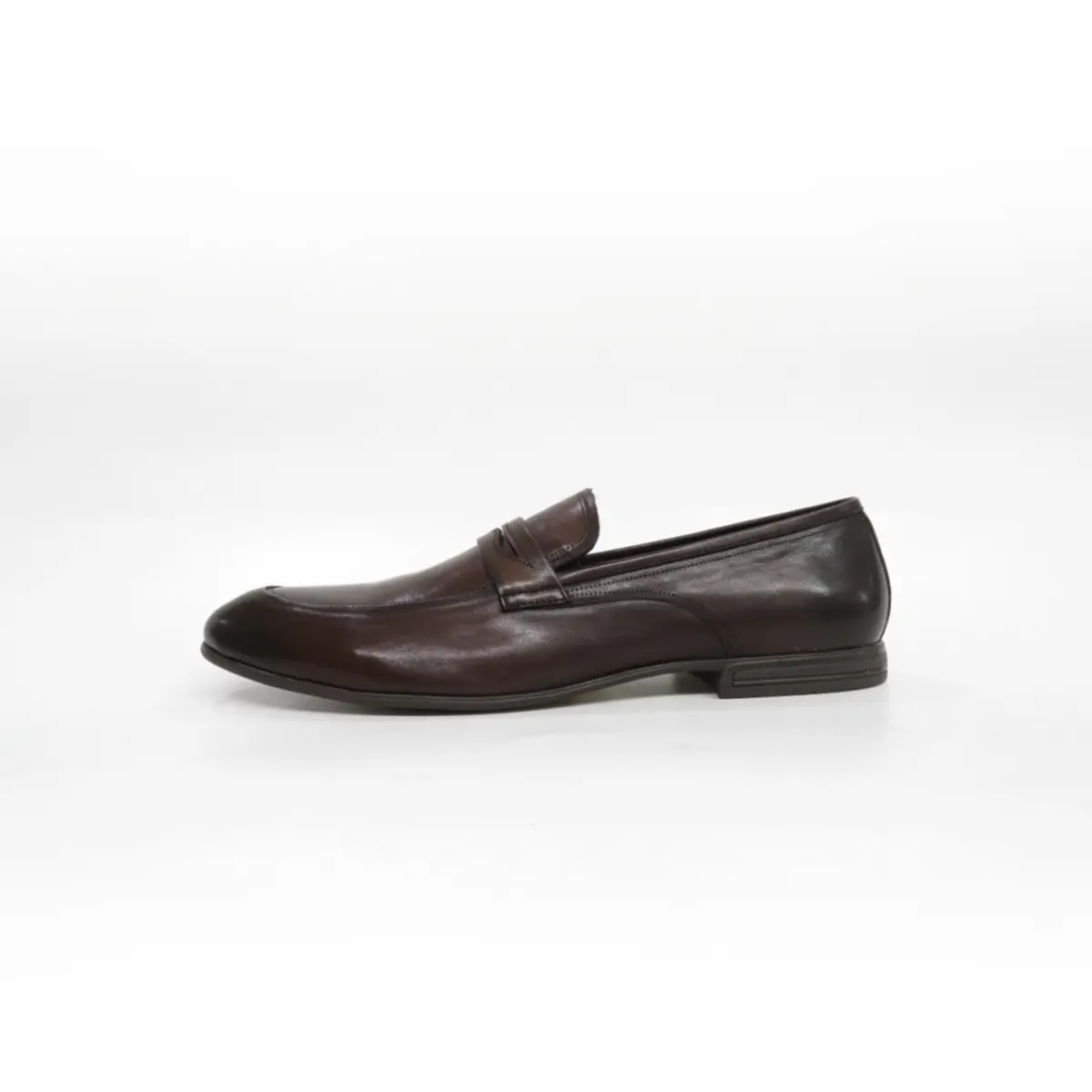 Men dress shoe in burgundy genuine leather